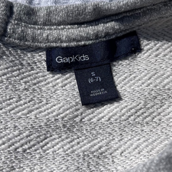 Scoop-neck, Sleeveless Top with Cuffed Hem and Back Zipper - Picture 14 of 15